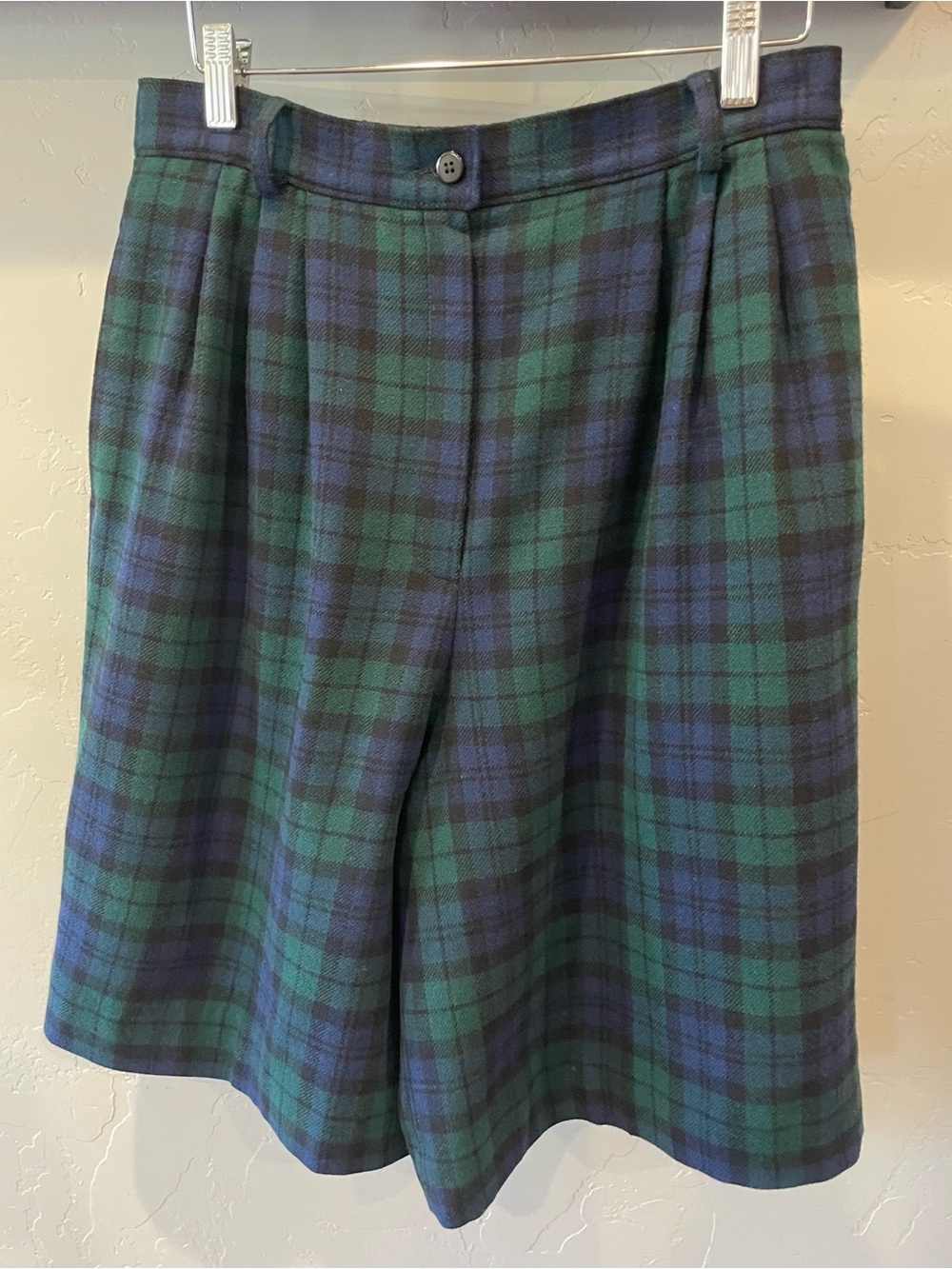 Pristine Vintage women’s Pendleton plaid black watch tartan shorts 29” waist